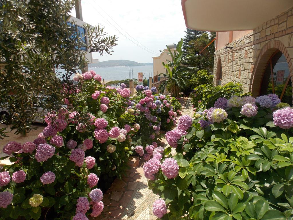 Hotel Piccolino Sarande Exterior photo